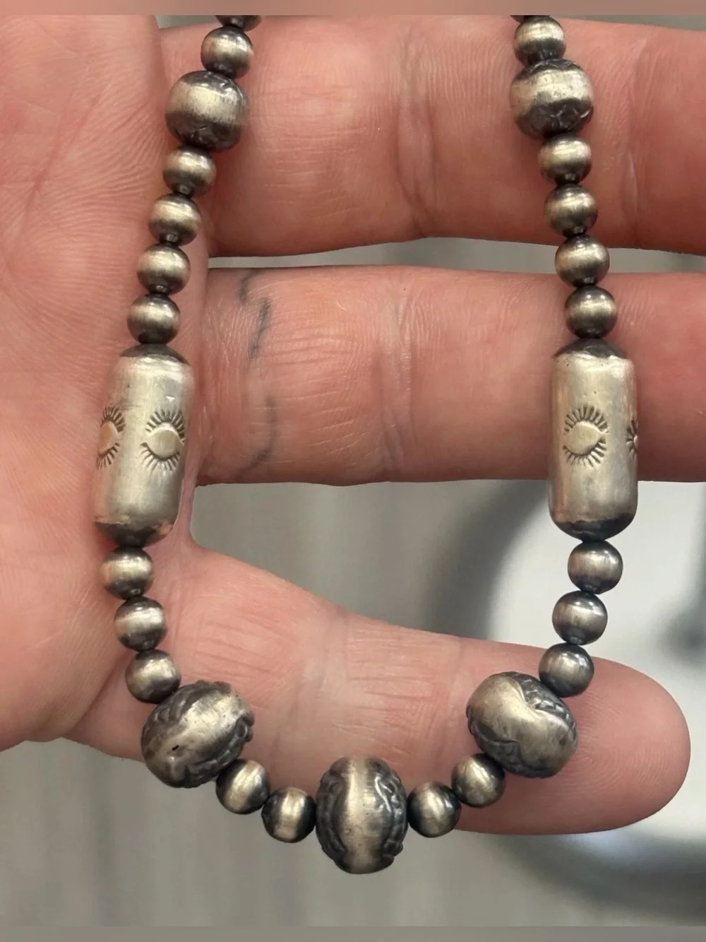 STERLING SILVER NAVJO PEARL HAND STAMPED BARREL GRADUATED BEADED NECKLACE .925